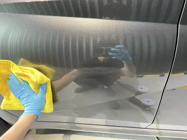 마른 천으로 잔여물을 닦아내는 과정까지 하나하나 신경 쓰시는 걸 보면서, 대전유리막코팅잘하는곳을 검색하며 며…