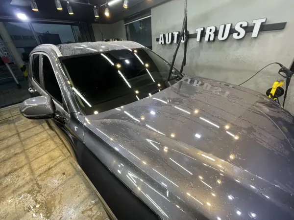 이렇게 유리 쪽 작업을 지켜보는 동안 대표님과 이런저런 이야기를 나눴는데, 요즘 진행 중인 이벤트 얘기도 들…