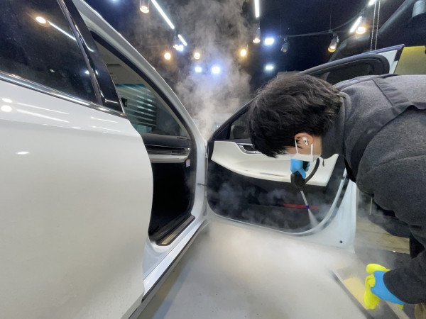 작업하시면서 대표님이 제 차 도장 상태를 보시더니, 대전 유리막 코팅 가격을 잘 해드릴 테니 한번 받아보시는…