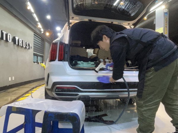 여러 업체를 알아보다가 오토트러스트를 선택한 이유는 자동차 보수 도장 및 광택 분야에서 17년간 교육에 참여…