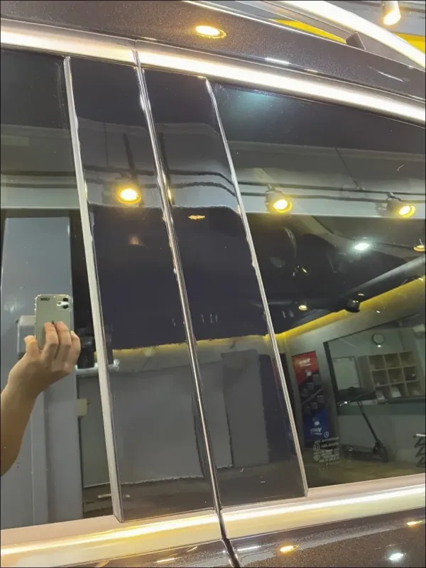 옆면 전체와 문짝, 기둥 접합부를 다시 찍은 컷입니다.